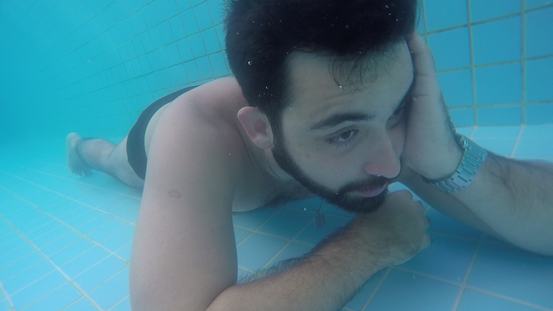 http://videos.introcdc.com/Canal/Vlogs/Luciano/Piscina uooou/GOPR4635.00_11_29_48.Quadro022.png